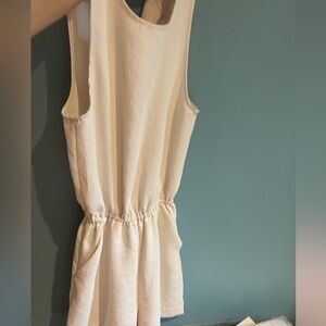 Elegant White Sleeveless Dress